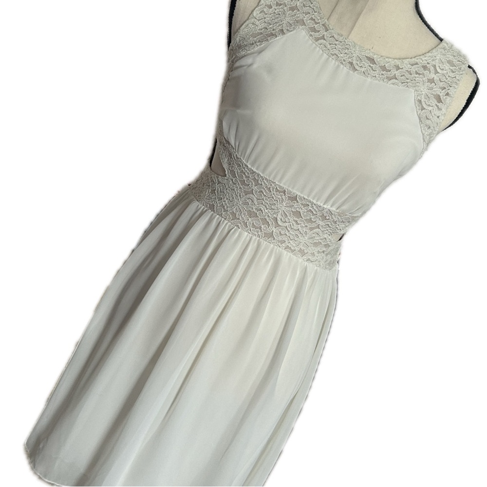 Elegant White Lace Dress